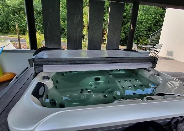 Apartment Standing Jacuzzi